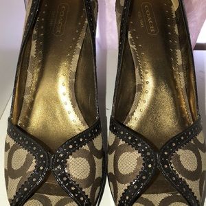 1940's STYLE chunky heel AUTHENTIC COACH pumps.